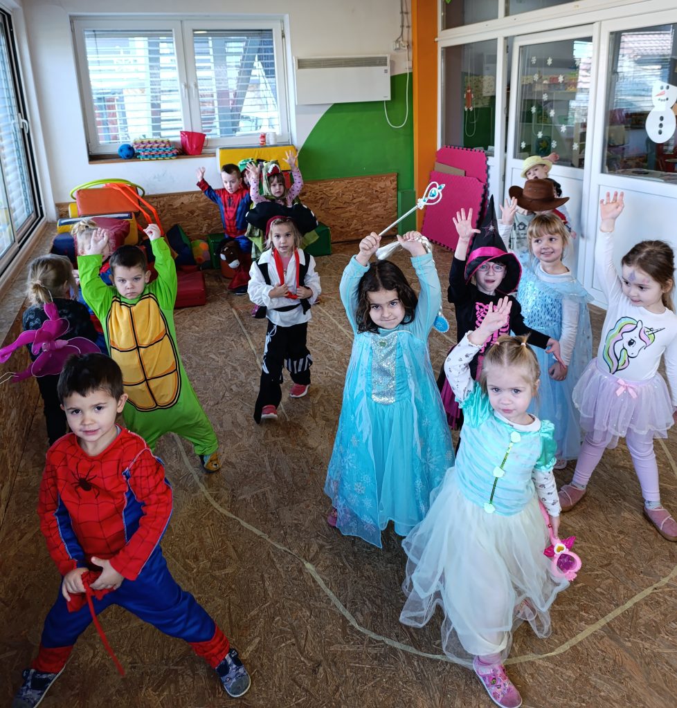 Maškare u skupini Istraživači PO Brdovec